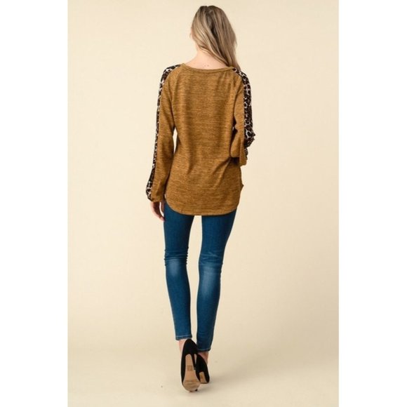 KNIT V NECK LEOPARD Women Long Sleeve Top - Picture 8 of 9